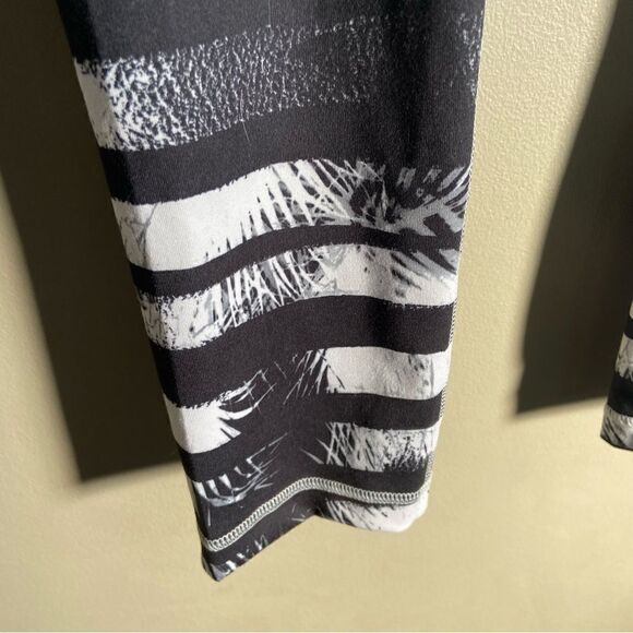 Lululemon Wunder Under Crop II,Shady Palms/ Banana Leaf/Gingham - Picture 5 of 7